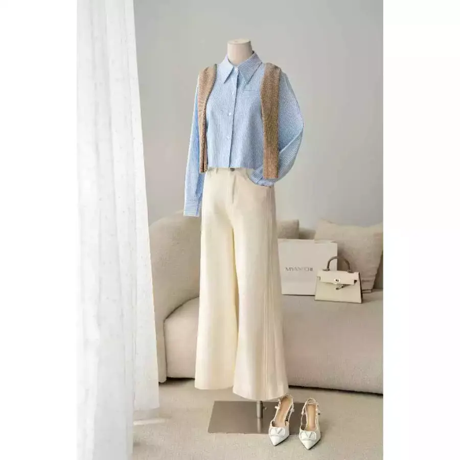Wide-Leg Jeans with Vertical Seams · 1112 in Cream