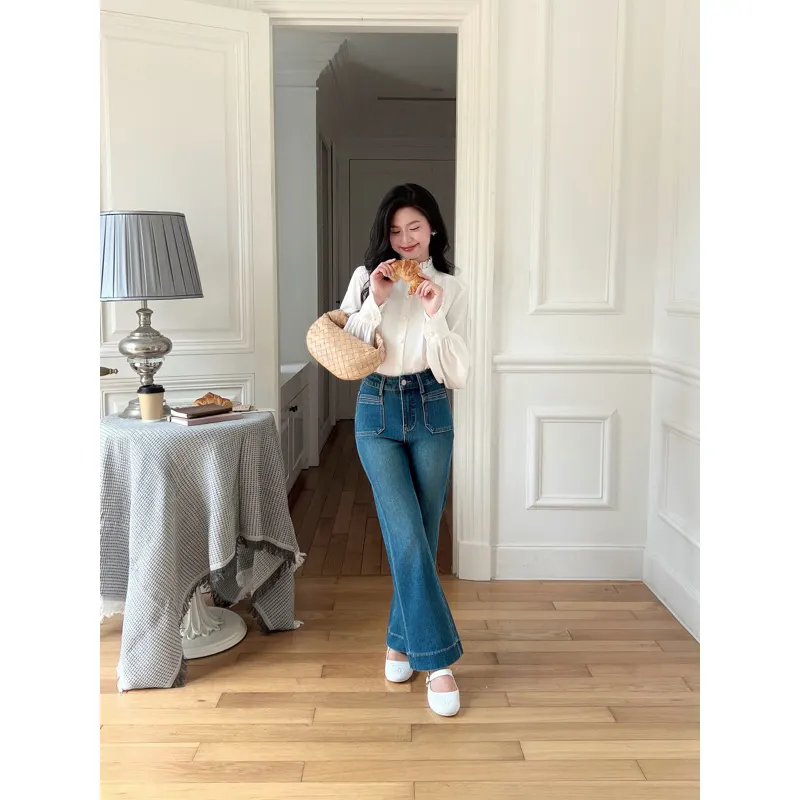 Cloudy Jeans in Light Blue