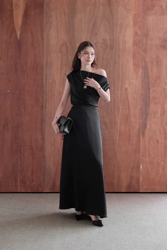 Helen Long Skirt · RR24VD16 in Black — original RUBIES photograph