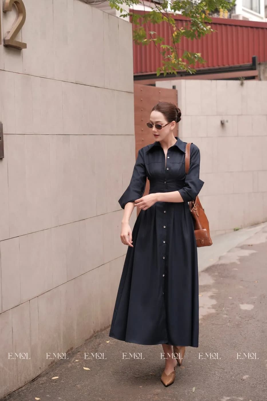 Shirt Collar Dress with Slit Waist — original E.MOL photograph 1