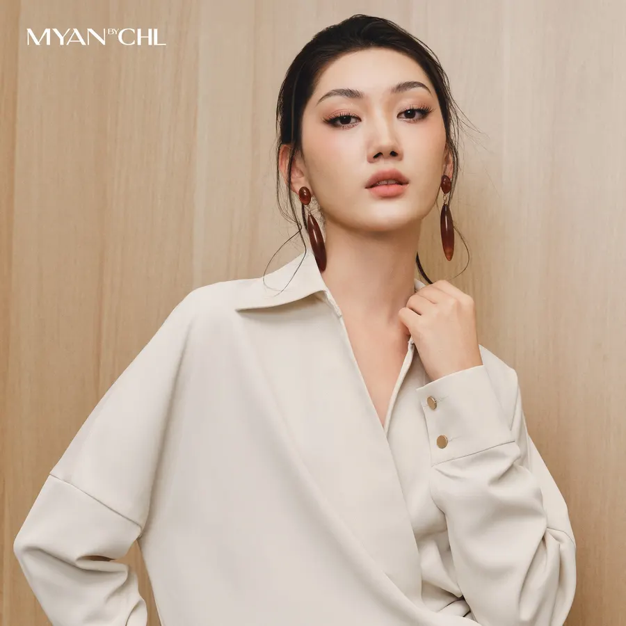 Long-Sleeve Point-Collar Shirt with Angled Hem in Cream