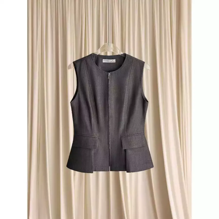 Slim Front-Zip Gilet in Grey