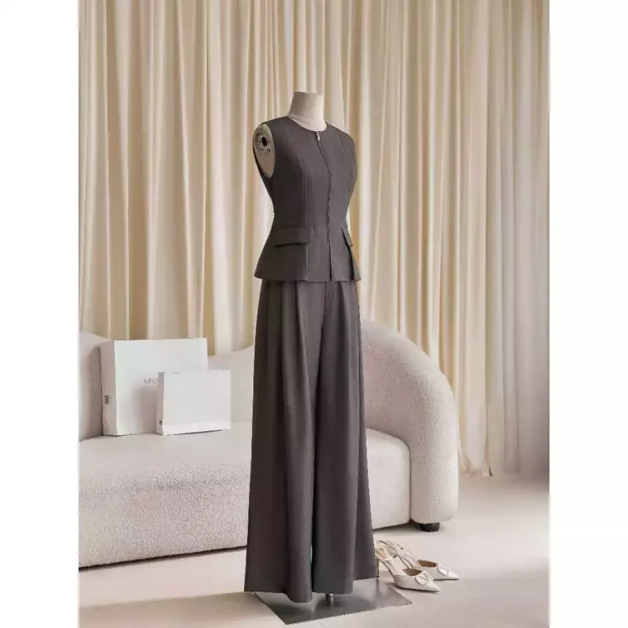 Wide-Leg Double-Pleat Trousers in Grey