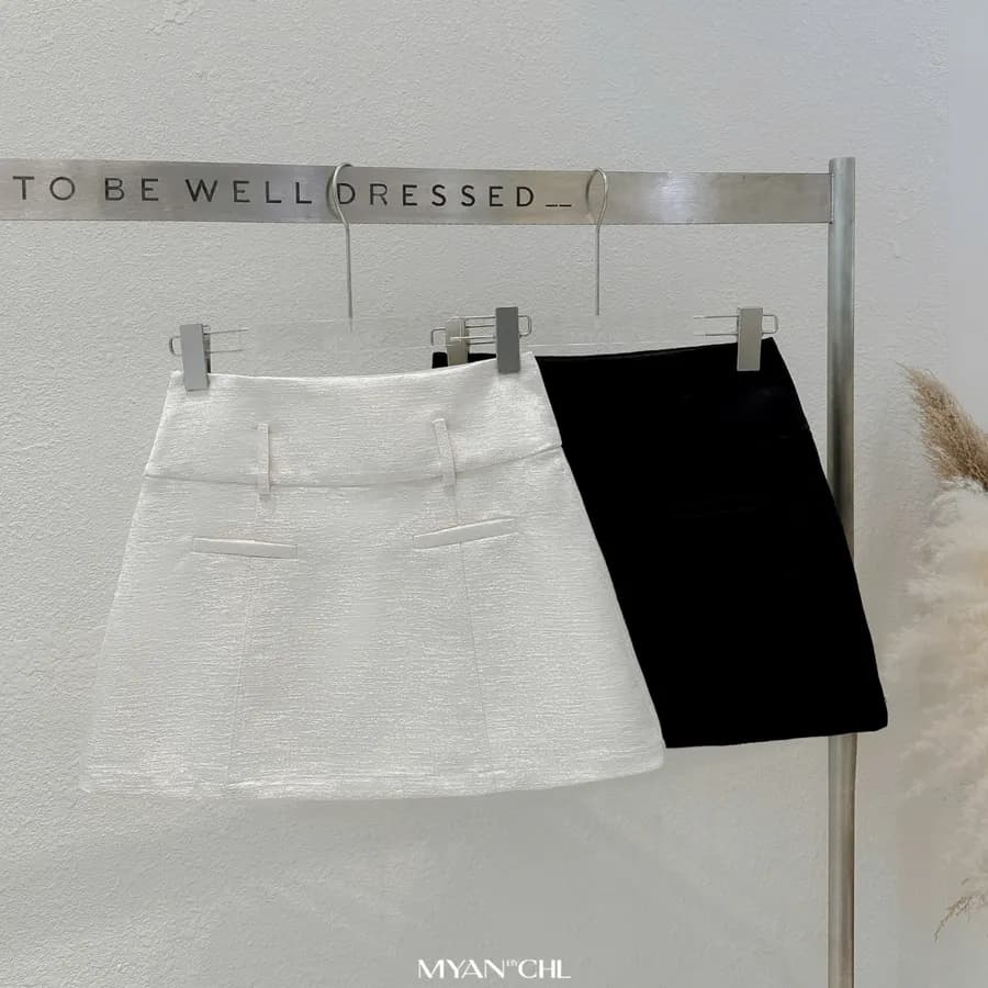 Ruffled A-Line Taffeta Skirt in Black
