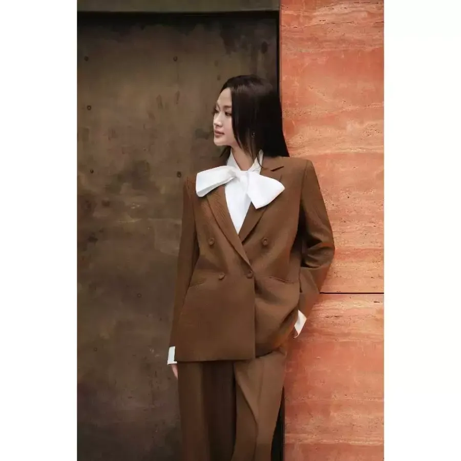 Relaxed Double-Breasted Blazer in Brown
