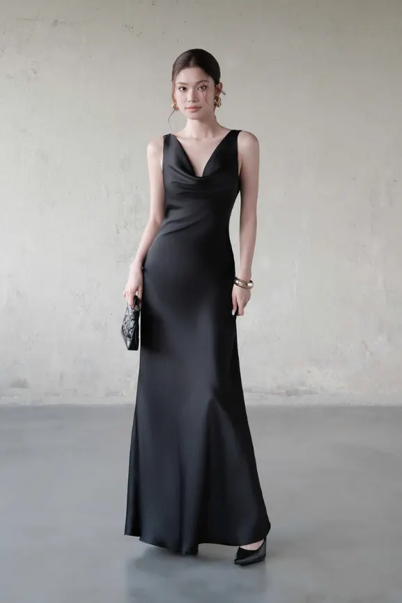 Luia Long Dress · RR25DD45 in Black — original RUBIES photograph