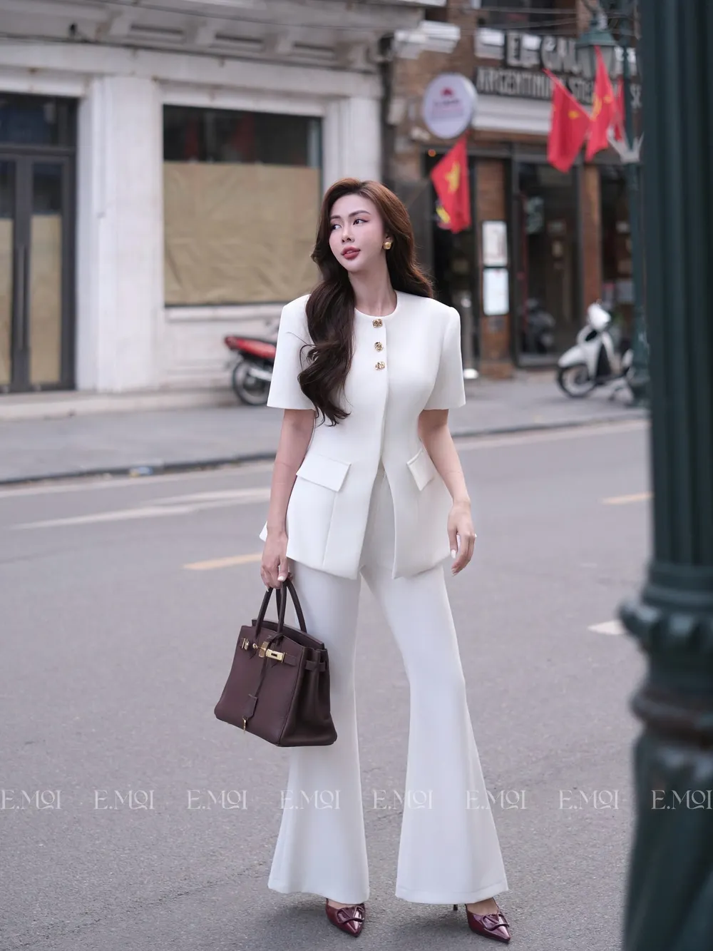 Mid-Waist Flared White Pants — original E.MOL photograph 1