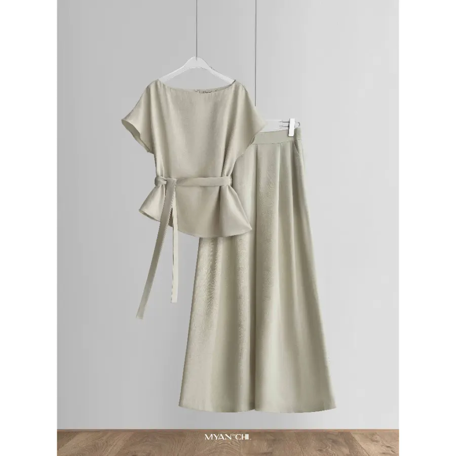 Long, Wide-Leg Linen Pants in Beige