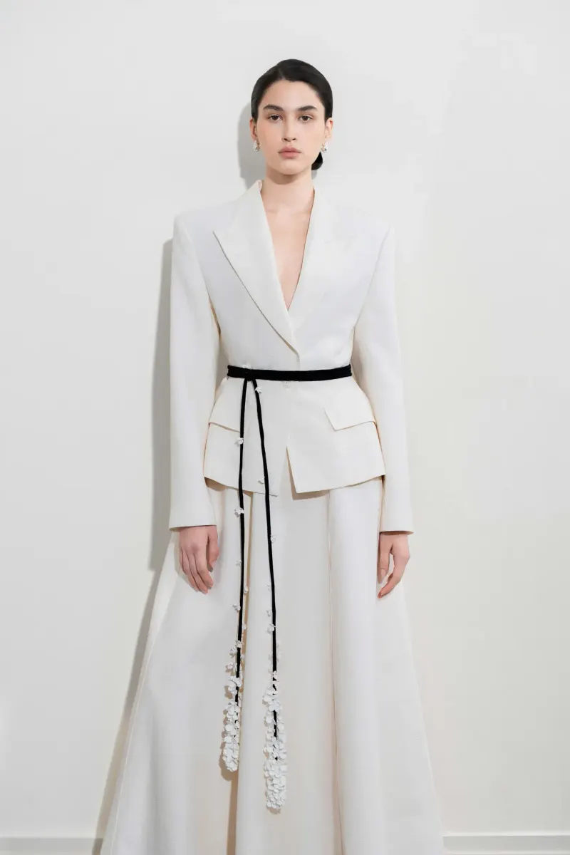 Elise Fit Blazer in White