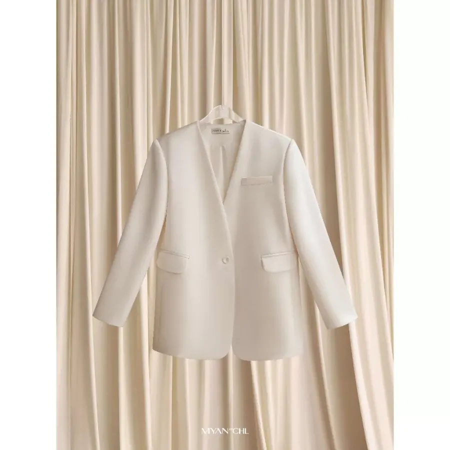 Long-Sleeved Collarless Tafta Blazer in Cream