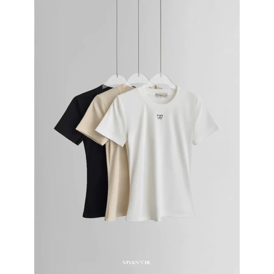 Slim Round Neck T-Shirt in Black