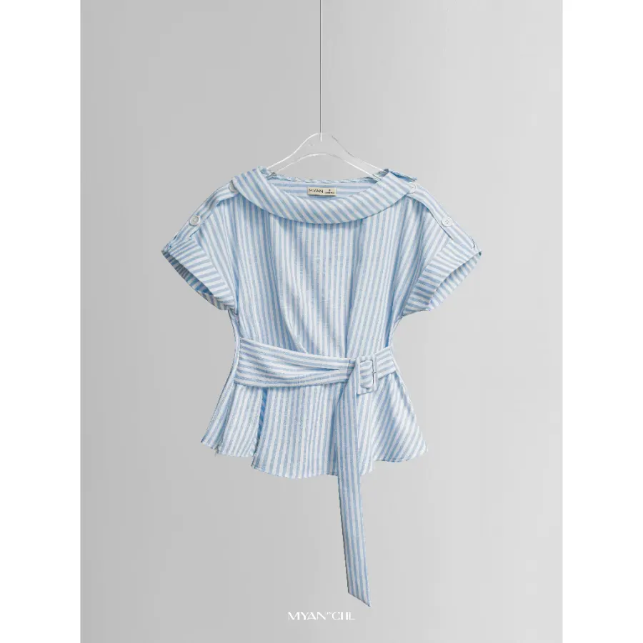 Crew Neck Shirt With Belt in Blue