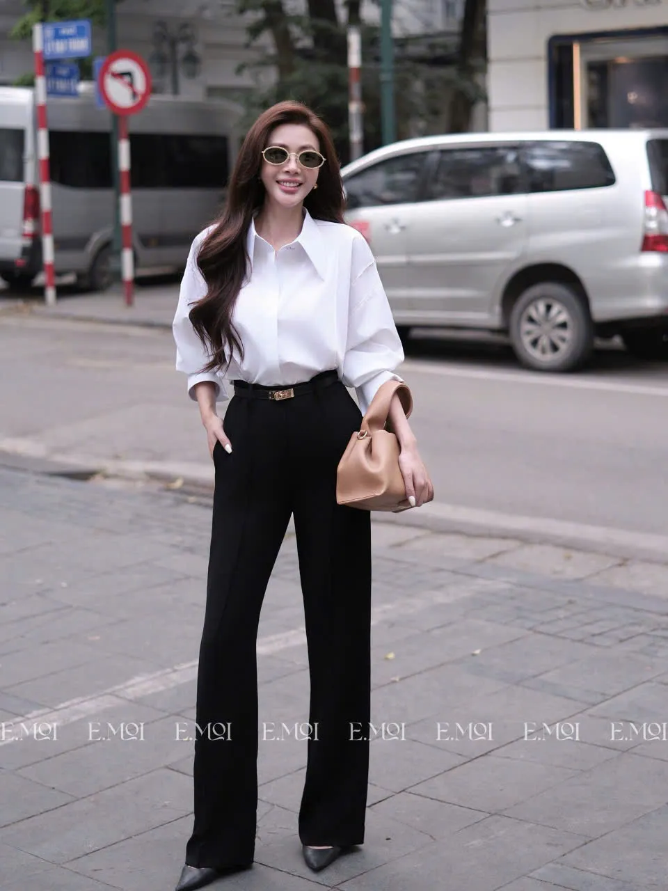 Straight-Legged Straight-Leg Pants — original E.MOL photograph 1