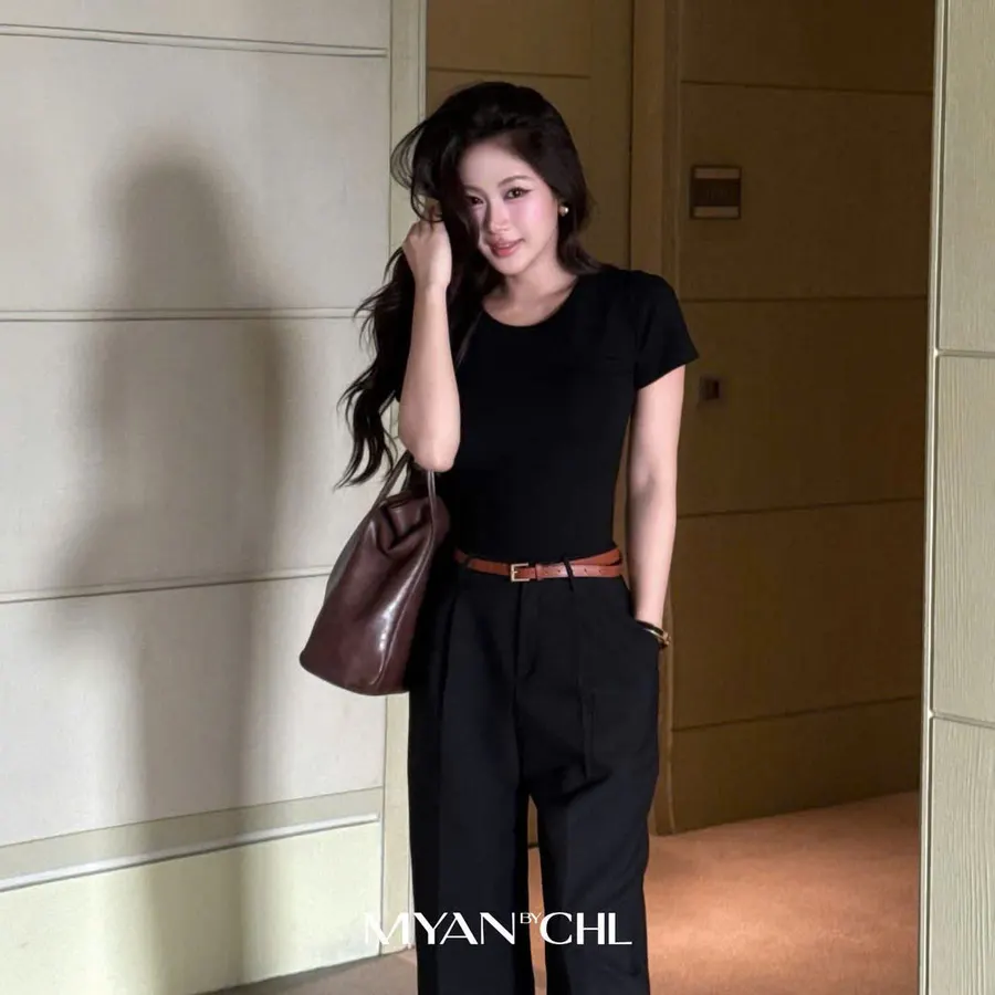 Short-Sleeve Crew-Neck T-Shirt in Black