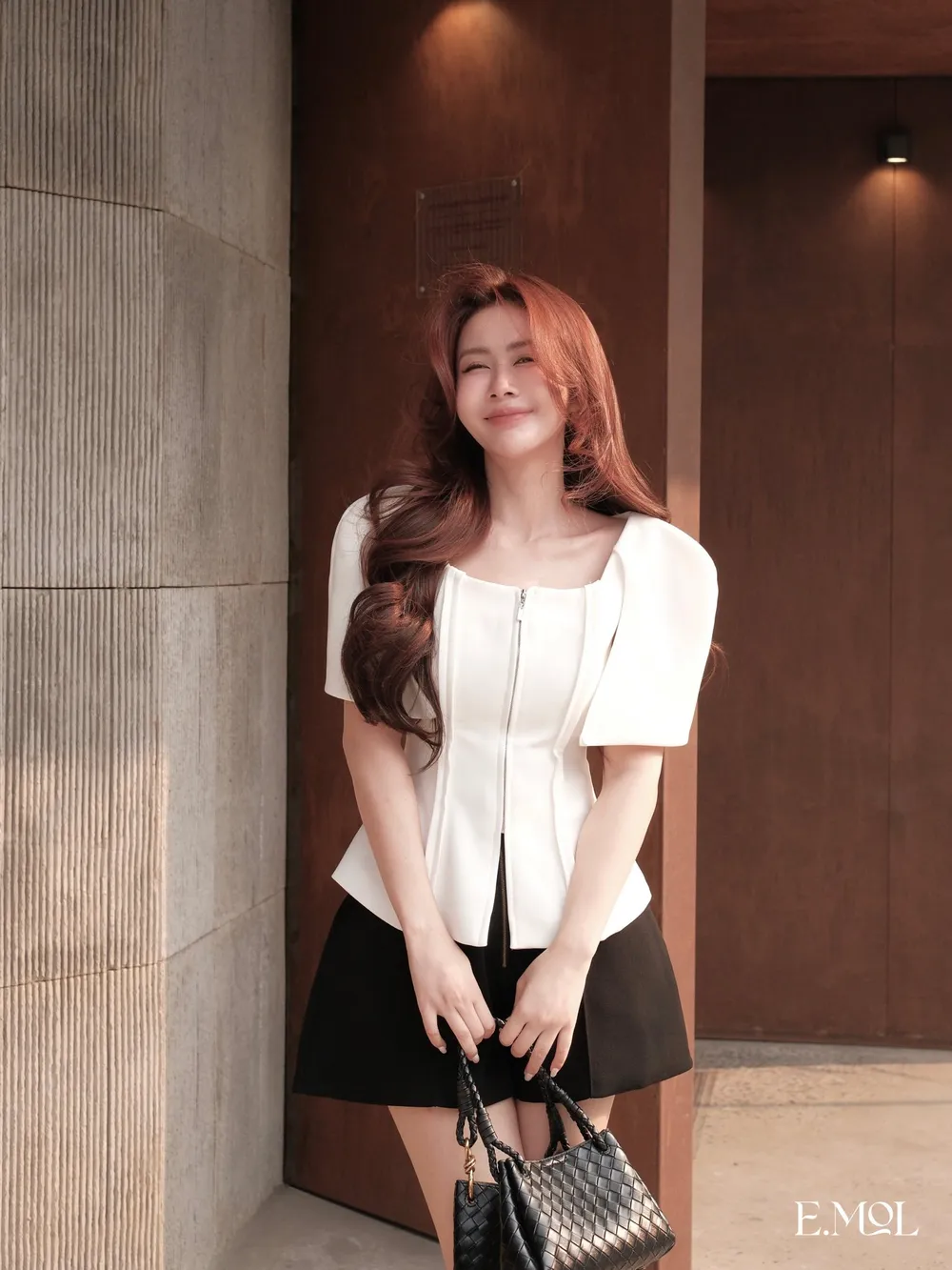 Blouse with Wide Collar and Arched Shoulders — original E.MOL photograph 1