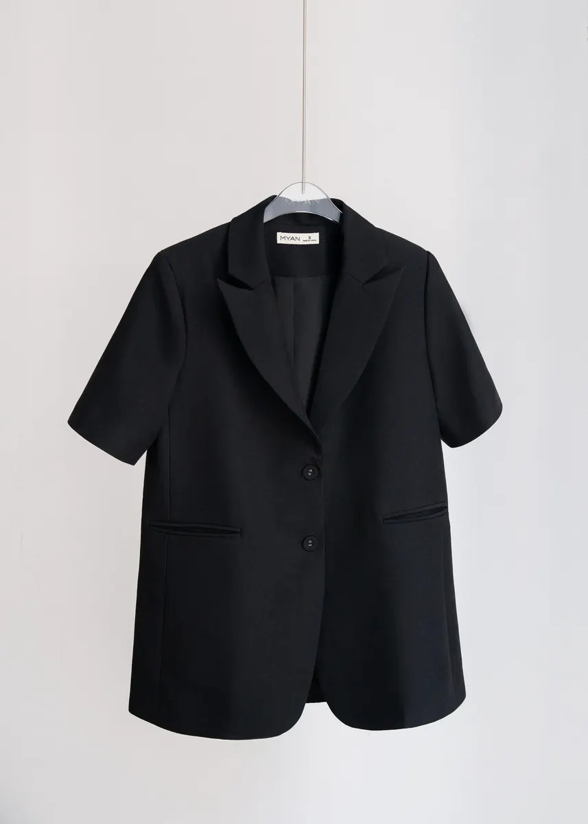 Short-Sleeve Blazer with Two Welt Pockets in Black