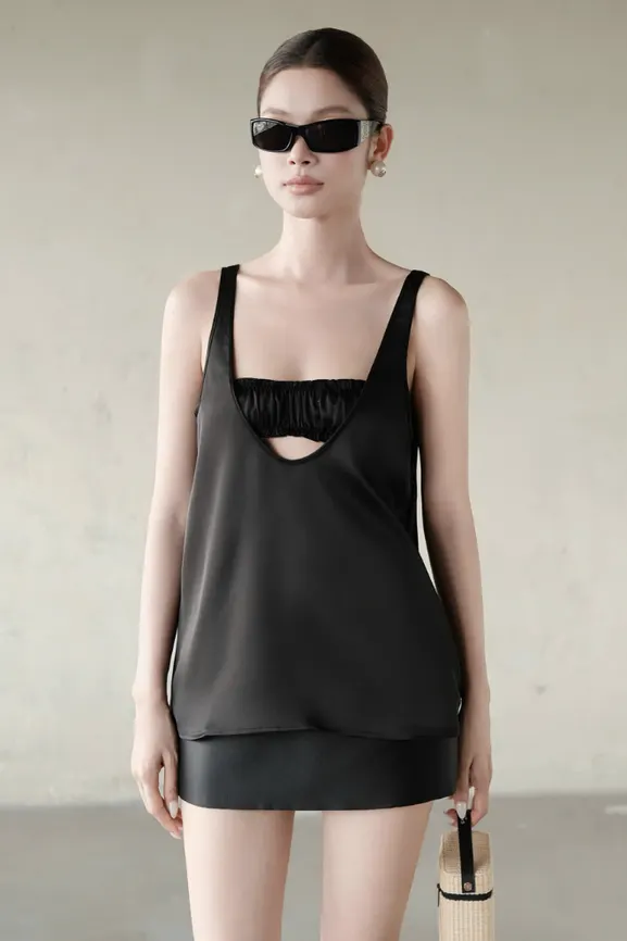 Isa Blouse · RR26AK50 in Black — original RUBIES photograph