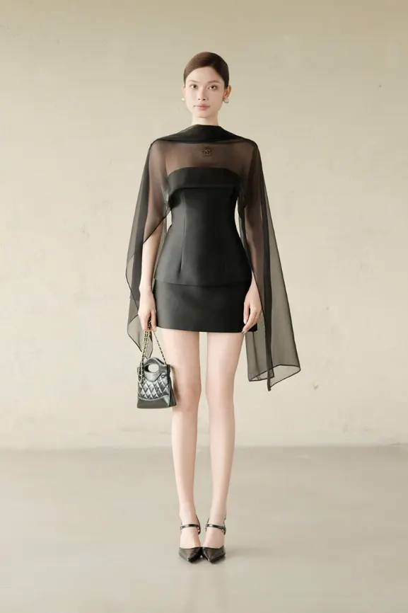 Hanie Blouse · RR26AK17 in Black — original RUBIES photograph