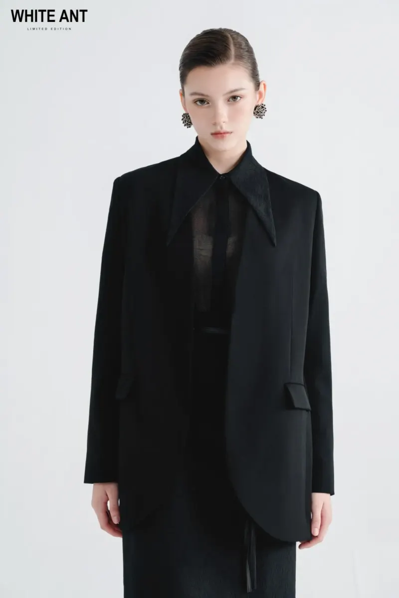 Pera Single-Breasted Collarless Blazer — original WHITE ANT photograph 1