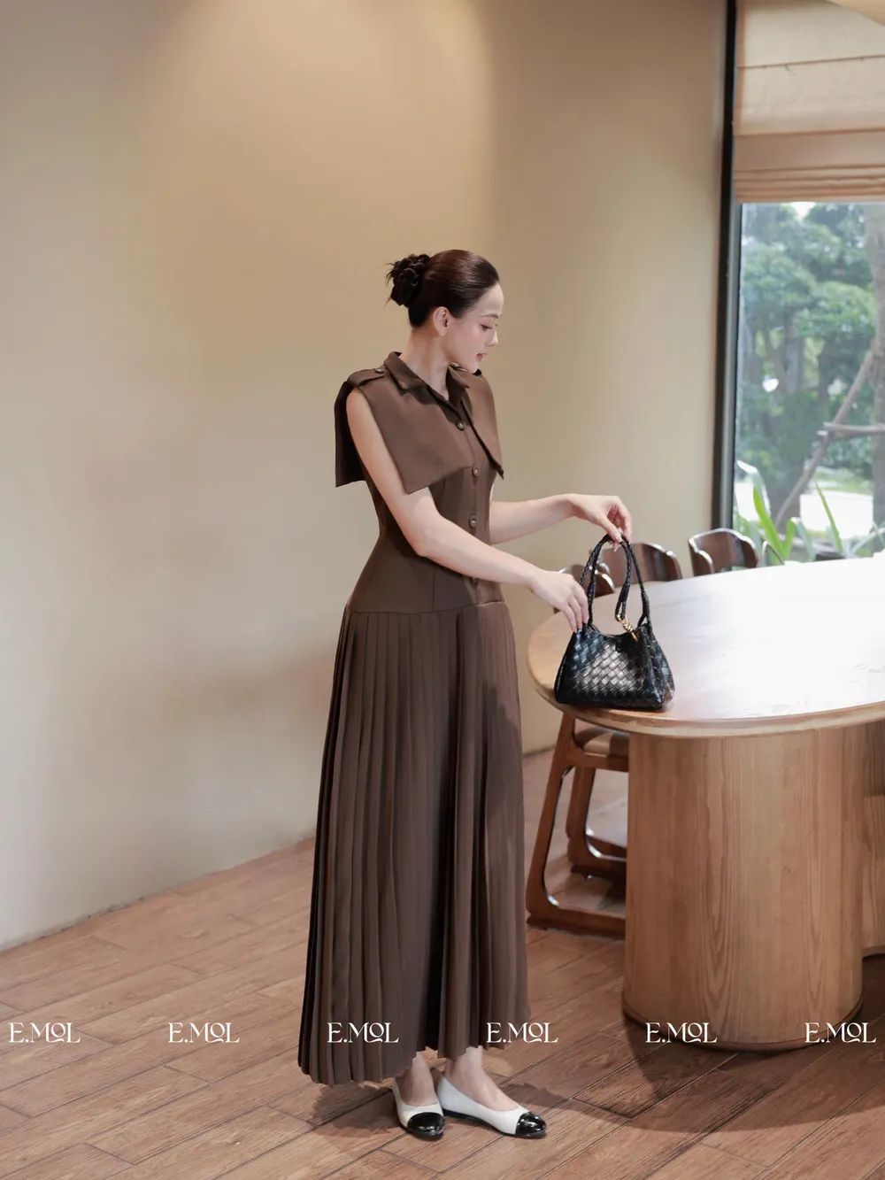 Trench Coat Shoulder-Length Vest Dress with Pleated Hips — original E.MOL photograph 1