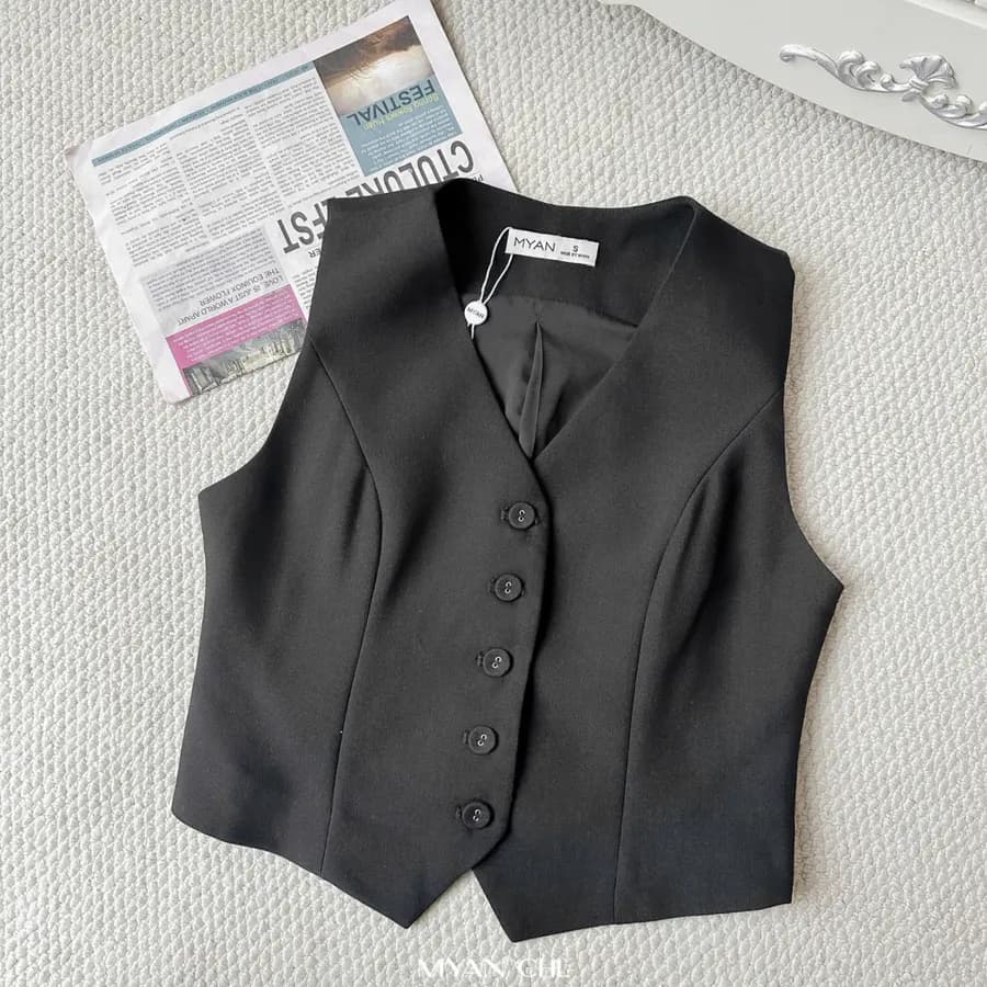Buttoned Textured Waistcoat in Black