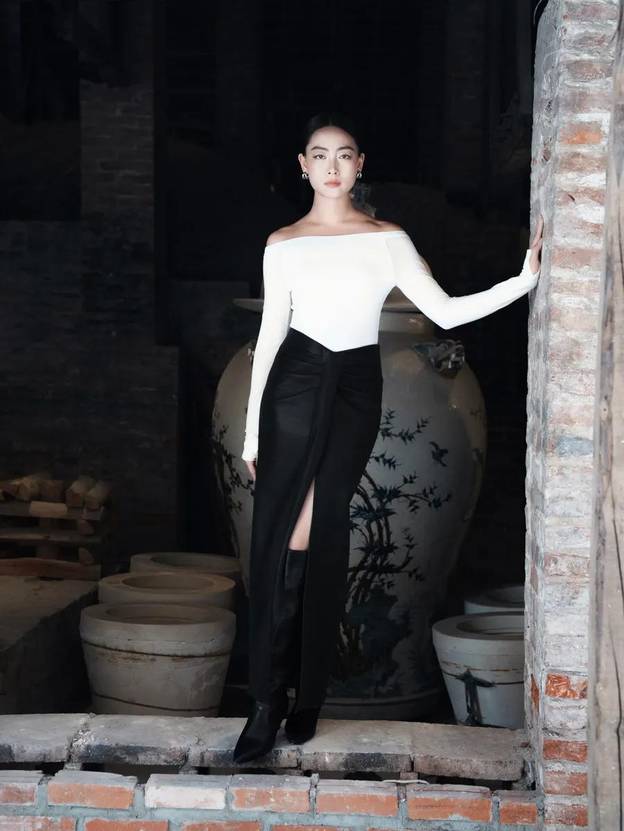 Audrey Pencil Skirt in Black — original WHITE ANT photograph