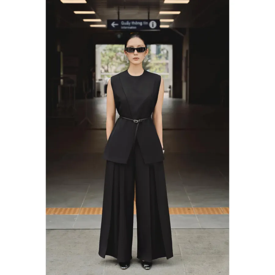 Wide-Leg Pants With Soup Cups and Rib Pockets in Black