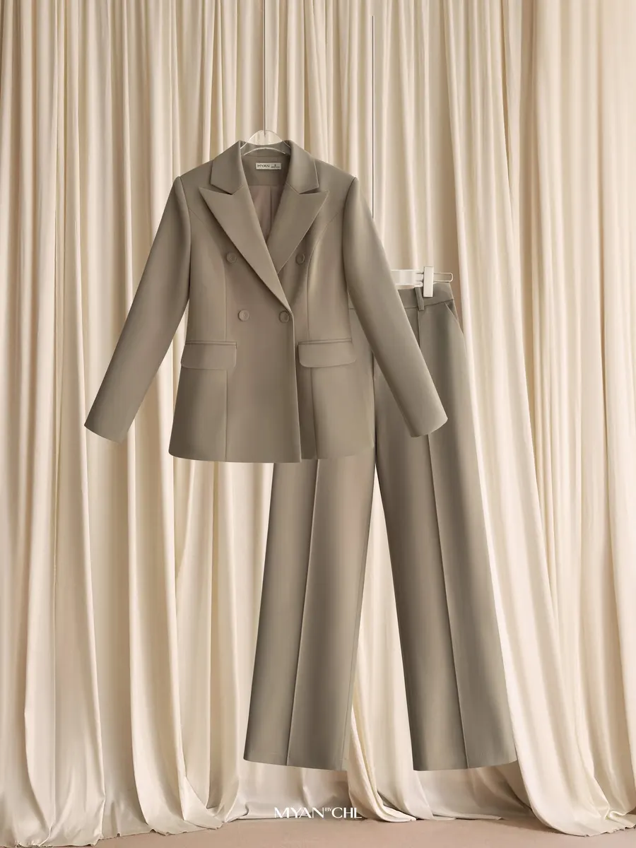 Straight-Leg Trousers with Diagonal Pockets in Brown