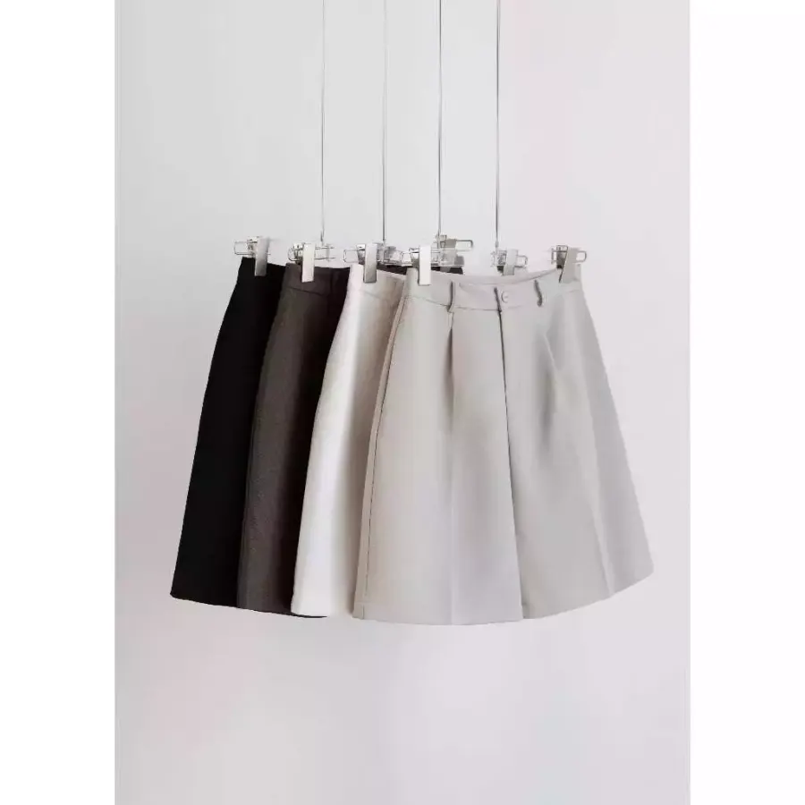 Straight Bermuda Tutu Pants in Black