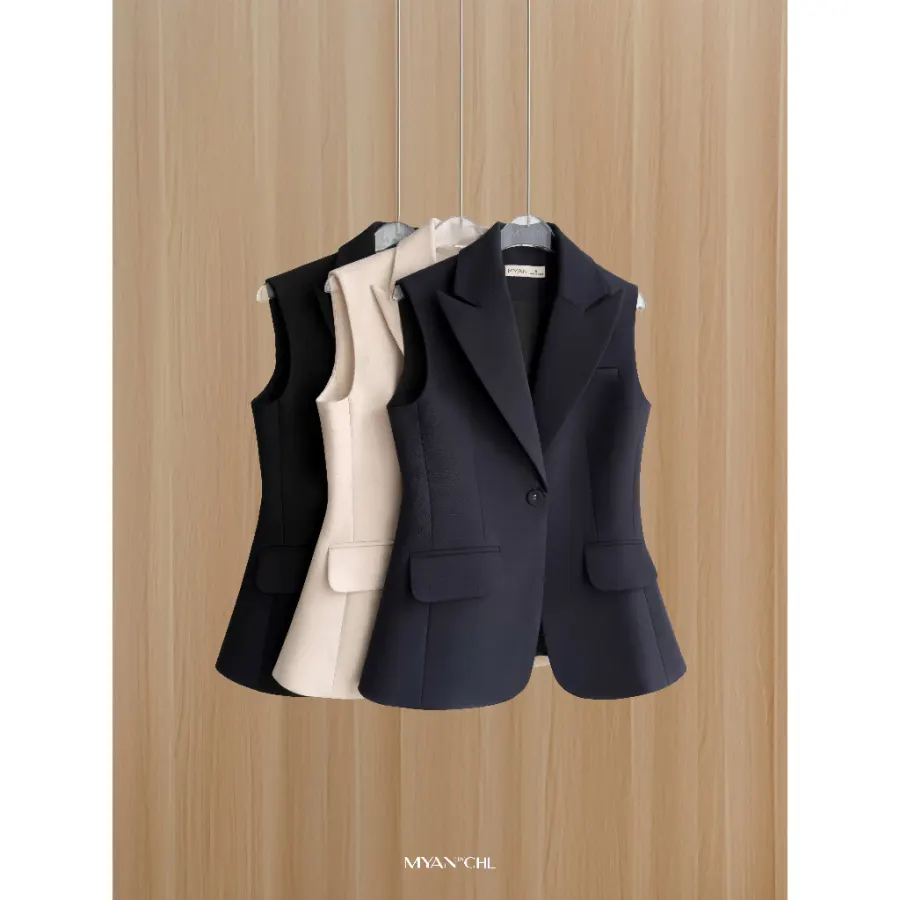 Sleeveless Lapel Blazer in Black