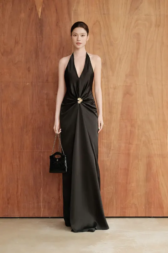 Shakira Long Dress · RR26DD05 in Black — original RUBIES photograph